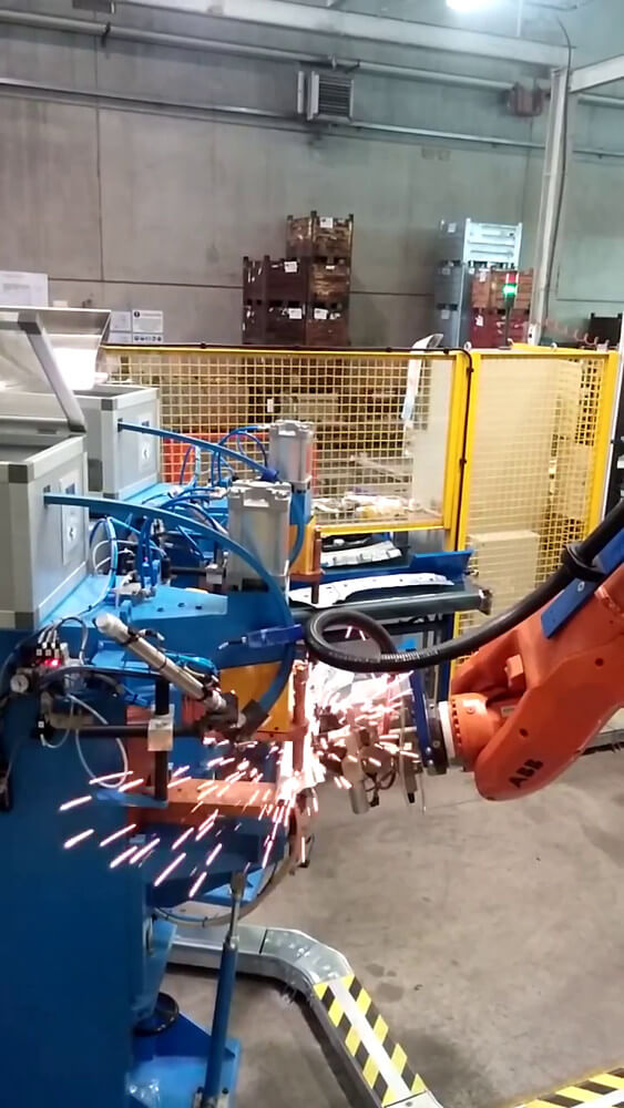 Robotic station for spot welding Project